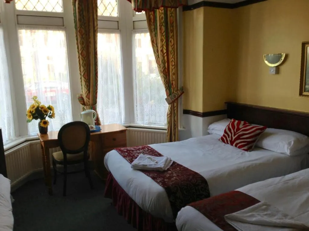 Penrhys Hotel Cardiff 3*,